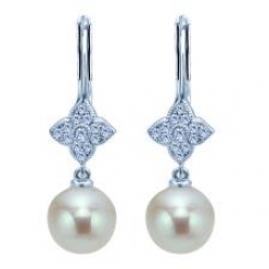 White_Gold_Pearl_and_Diamond_Earring_1
